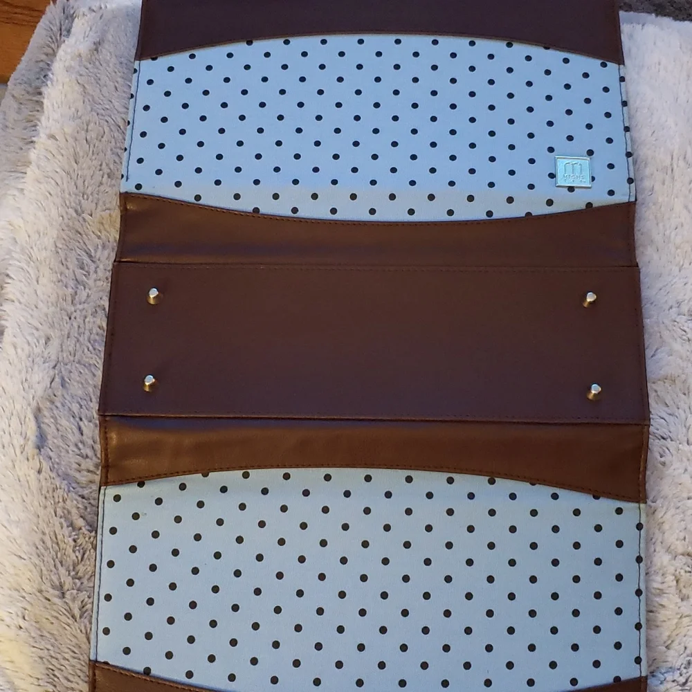 Miche vintage magnetic purse cover. Like new condition never used.